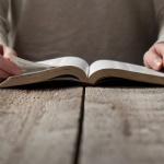 25376-reading_bible-1200